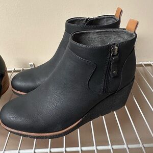Dr. Scholl's Black and Tan Ankle Boots with Side Zipper